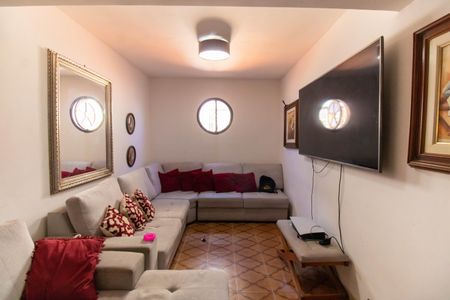 Casa à venda com 200m², 2 quartos e 4 vagas Casa à venda com 200m², 2 quartos e 4 vagasSala