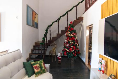 Casa à venda com 200m², 2 quartos e 4 vagas Casa à venda com 200m², 2 quartos e 4 vagasSala