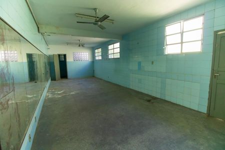 Casa à venda com 200m², 2 quartos e 4 vagas Casa à venda com 200m², 2 quartos e 4 vagasSalão