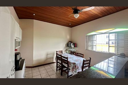 Casa à venda com 527m², 6 quartos e 3 vagasCozinha 2