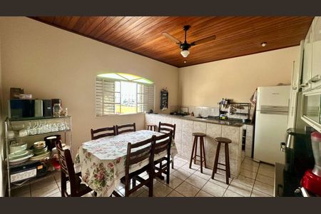 Casa à venda com 527m², 6 quartos e 3 vagasCozinha 2