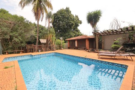 Casa para alugar com 560m², 7 quartos e 8 vagas Casa para alugar com 560m², 7 quartos e 8 vagasÁrea comum - Piscina