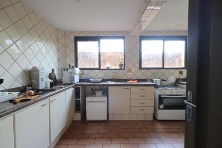 Casa para alugar com 560m², 7 quartos e 8 vagas Casa para alugar com 560m², 7 quartos e 8 vagasCozinha 2