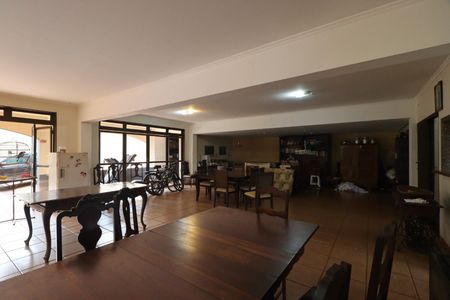 Casa para alugar com 560m², 7 quartos e 8 vagas Casa para alugar com 560m², 7 quartos e 8 vagasÁrea comum