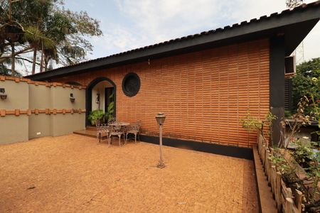 Casa para alugar com 560m², 7 quartos e 8 vagas Casa para alugar com 560m², 7 quartos e 8 vagasGaragem