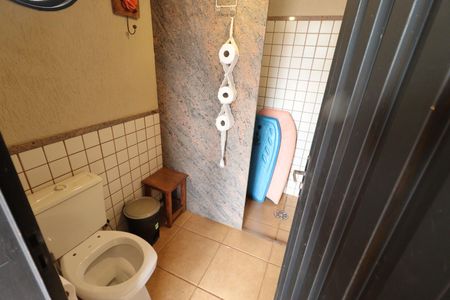 Casa para alugar com 560m², 7 quartos e 8 vagas Casa para alugar com 560m², 7 quartos e 8 vagasBanheiro da Área comum - Piscina