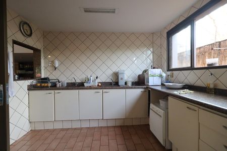 Casa para alugar com 560m², 7 quartos e 8 vagas Casa para alugar com 560m², 7 quartos e 8 vagasCozinha 2