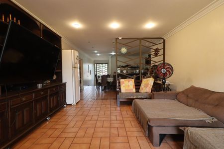 Casa para alugar com 560m², 7 quartos e 8 vagas Casa para alugar com 560m², 7 quartos e 8 vagasSala