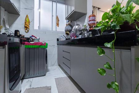 Apartamento à venda com 48m², 2 quartos e 1 vaga Apartamento à venda com 48m², 2 quartos e 1 vagaCozinha e Área de Serviço