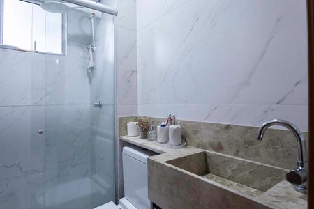 Apartamento à venda com 48m², 2 quartos e 1 vaga Apartamento à venda com 48m², 2 quartos e 1 vagaBanheiro social