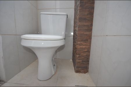 Banheiro de kitnet/studio para alugar com 1 quarto, 20m² em Irajá, Rio de Janeiro