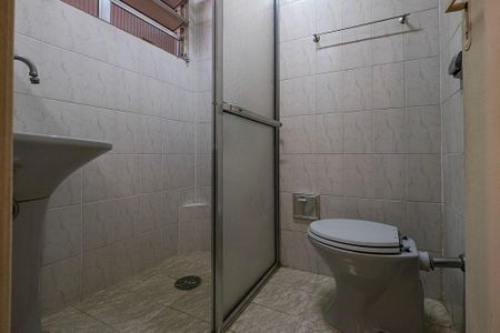 Casa à venda com 150m², 3 quartos e 3 vagas Casa à venda com 150m², 3 quartos e 3 vagasEdícula - Banheiro 1