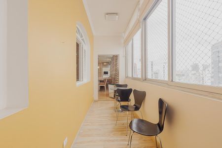 Corredor de apartamento para alugar com 3 quartos, 108m² em Cerqueira César, São Paulo