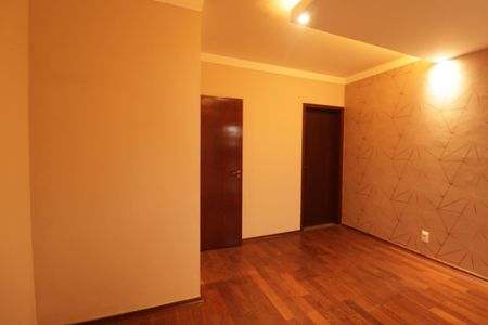 Casa para alugar com 500m², 3 quartos e 3 vagas Casa para alugar com 500m², 3 quartos e 3 vagasSuíte