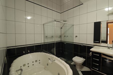 Casa para alugar com 500m², 3 quartos e 3 vagas Casa para alugar com 500m², 3 quartos e 3 vagasBanheiro da Suíte