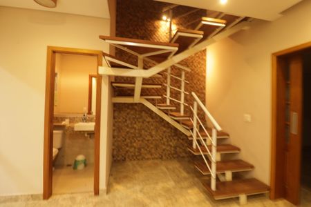 Casa para alugar com 500m², 3 quartos e 3 vagas Casa para alugar com 500m², 3 quartos e 3 vagasSala