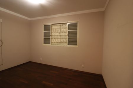 Casa para alugar com 500m², 3 quartos e 3 vagas Casa para alugar com 500m², 3 quartos e 3 vagasQuarto