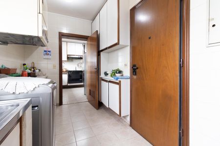 Apartamento à venda com 260m², 4 quartos e 4 vagas Apartamento à venda com 260m², 4 quartos e 4 vagasLavanderia