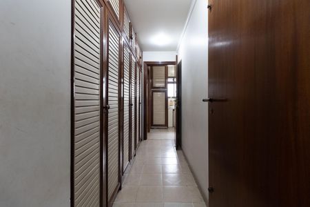 Apartamento à venda com 260m², 4 quartos e 4 vagas Apartamento à venda com 260m², 4 quartos e 4 vagasCorredor