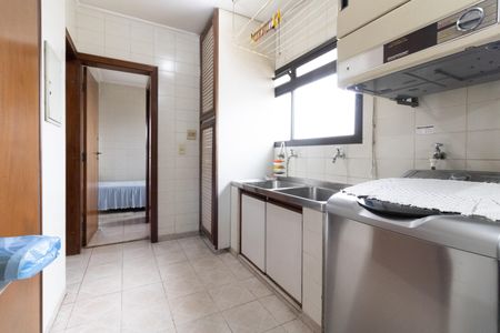 Apartamento à venda com 260m², 4 quartos e 4 vagas Apartamento à venda com 260m², 4 quartos e 4 vagasLavanderia