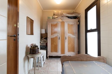 Apartamento à venda com 260m², 4 quartos e 4 vagas Apartamento à venda com 260m², 4 quartos e 4 vagasQuarto de Serviço