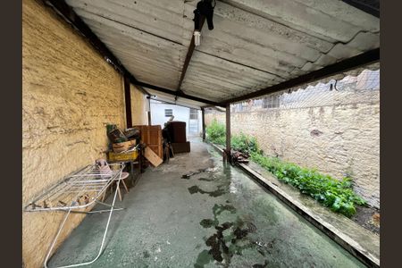 Casa à venda com 250m², 1 quarto e sem vagaQuintal