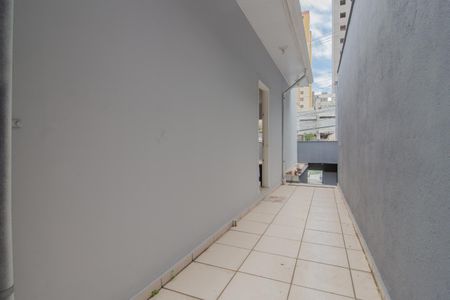 Casa para alugar com 120m², 2 quartos e 2 vagasCorredor