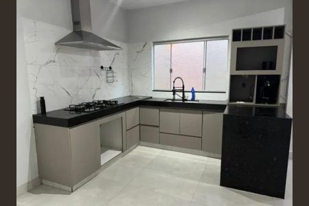 Cozinha de casa de condomínio para alugar com 2 quartos, 110m² em Residencial Sao Leopoldo, Goiânia