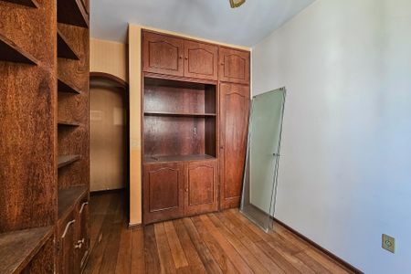 Apartamento à venda com 180m², 4 quartos e 2 vagasQuarto 