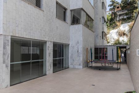Apartamento para alugar com 120m², 4 quartos e 2 vagasÁrea comum - Playground