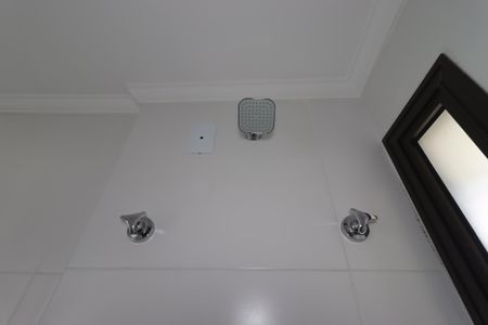 Apartamento à venda com 55m², 2 quartos e 2 vagasBanheiro Social - Chuveiro