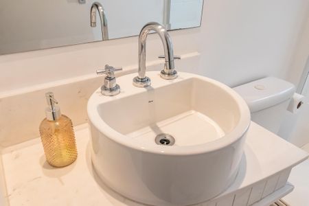 Apartamento à venda com 181m², 3 quartos e 4 vagasBanheiro da Suíte 2