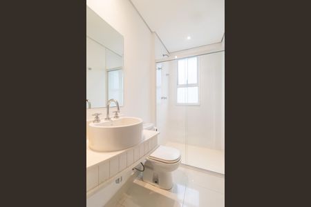 Apartamento à venda com 181m², 3 quartos e 4 vagasBanheiro da Suíte 2