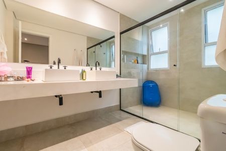 Apartamento à venda com 181m², 3 quartos e 4 vagasBanheiro da Suíte 3