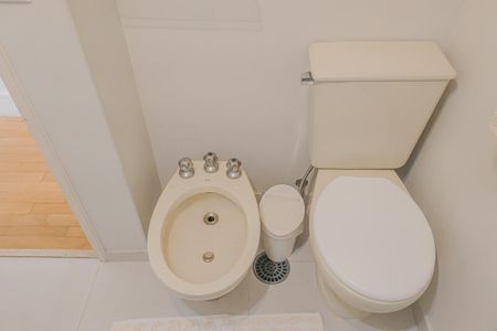 Apartamento à venda com 55m², 2 quartos e 2 vagasBanheiro da Suíte