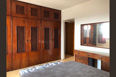 Apartamento à venda com 220m², 3 quartos e 2 vagasQuarto