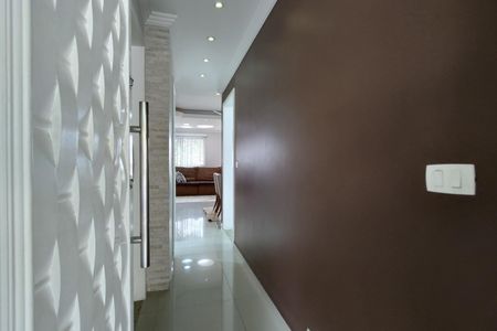 Casa de condomínio à venda com 200m², 3 quartos e 4 vagasEntrada 