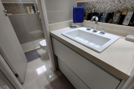 Casa de condomínio à venda com 200m², 3 quartos e 4 vagasBanheiro da Suíte 2