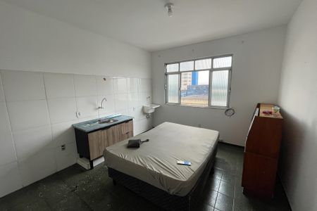 Sala/Cozinha de apartamento para alugar com 1 quarto, 70m² em Parque Duque, Duque de Caxias
