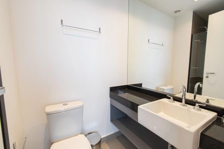 Studio para alugar com 55m², 1 quarto e 1 vaga Studio para alugar com 55m², 1 quarto e 1 vagaBanheiro