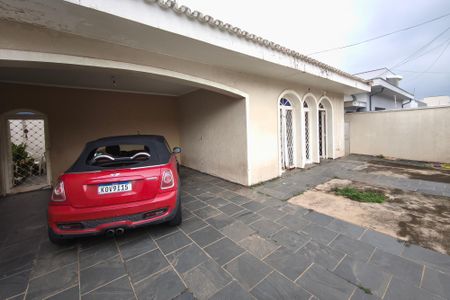 Casa à venda com 200m², 3 quartos e 4 vagasQuintal - Garagem