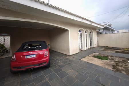 Casa à venda com 200m², 3 quartos e 4 vagasQuintal - Garagem