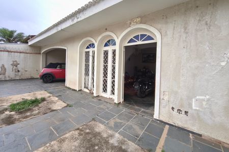 Casa à venda com 200m², 3 quartos e 4 vagasQuintal - Garagem