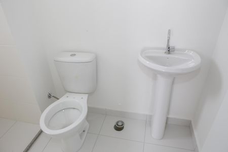 Banheiro da Suíte de apartamento à venda com 1 quarto, 24m² em Parque Industrial Tomas Edson, São Paulo