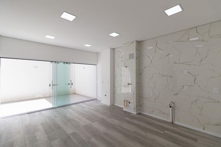 Sala/Cozinha/Área de Serviço  de apartamento à venda com 2 quartos, 70m² em Vila Carmosina, São Paulo