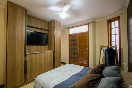 Casa à venda com 250m², 4 quartos e 2 vagasSuíte