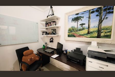 Casa de condomínio à venda com 176m², 4 quartos e 4 vagas Casa de condomínio à venda com 176m², 4 quartos e 4 vagasEscritório