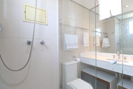 Apartamento para alugar com 187m², 3 quartos e 3 vagasBanheiro da Suíte 1