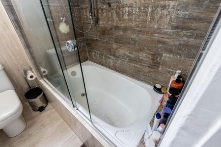 Apartamento à venda com 100m², 3 quartos e 3 vagasQuarto 1 - Banheiro