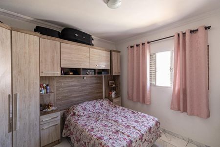 Casa à venda com 100m², 3 quartos e 2 vagas Casa à venda com 100m², 3 quartos e 2 vagasSuíte